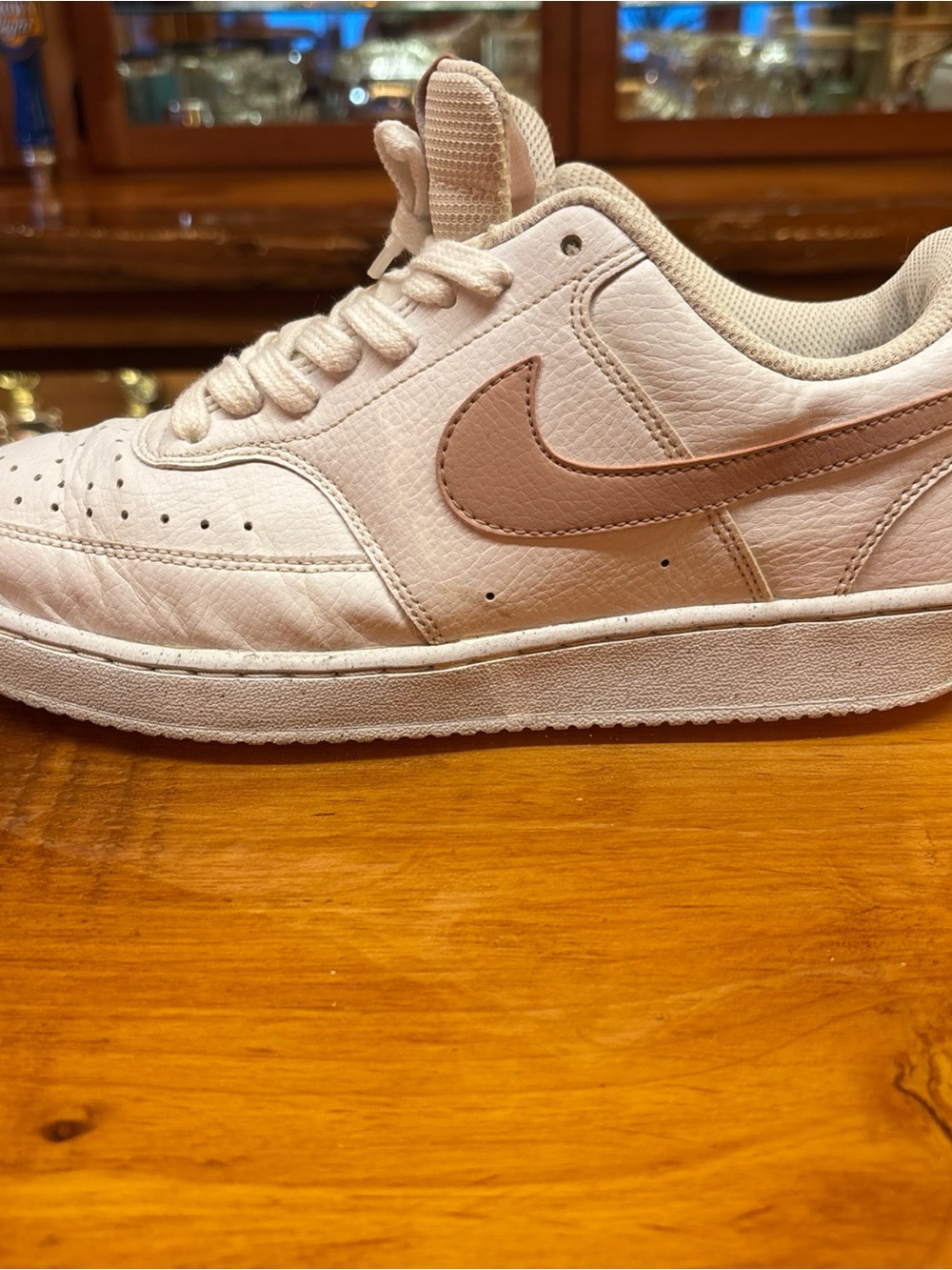 Woman’s nike court vision low white pink
